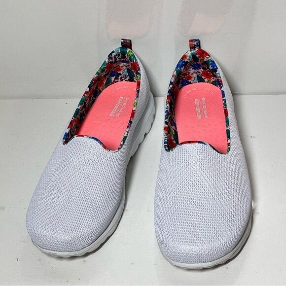 Skechers GOWalk Classic Vegan Summer Blossom Washable Slip-Ons - Picture 4 of 7